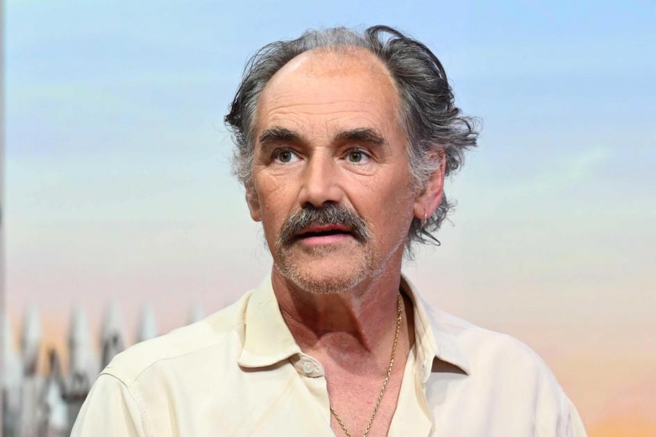 Mark Rylance says being told to have Covid-19 jab ’caused alarm bells to ring’