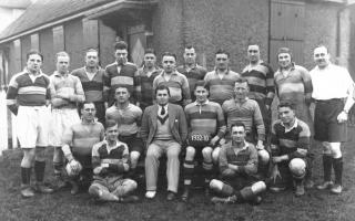 The 1932/33 team.